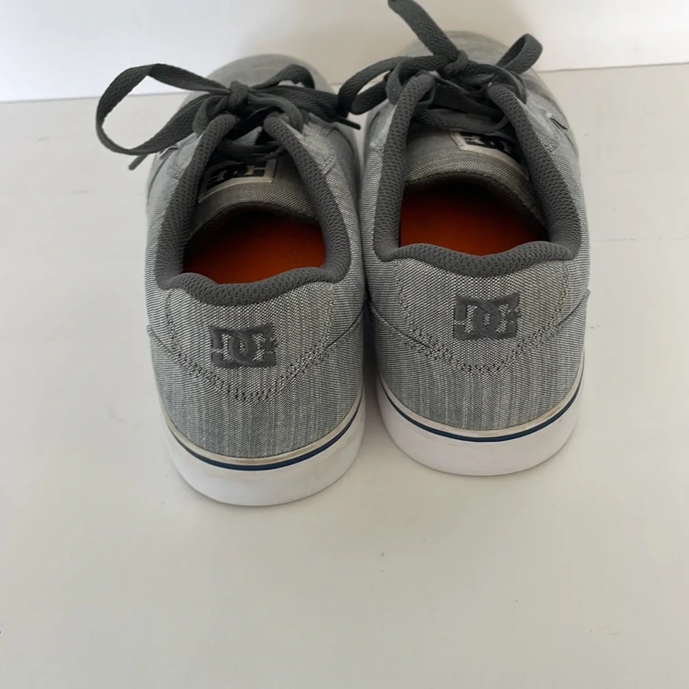 DC  Buckle Anvil Shoe Gray Size 9